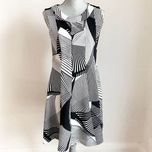 🌈 3/$20 En Focus black and white abstract sleeveless cocktail dress - Picture 1 of 8